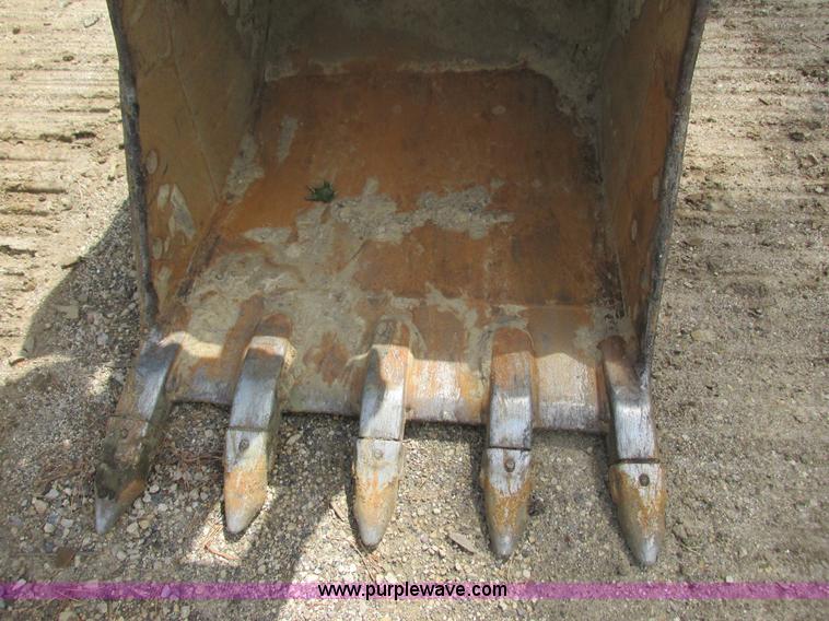 image for item I3874 1994 John Deere 490E excavator