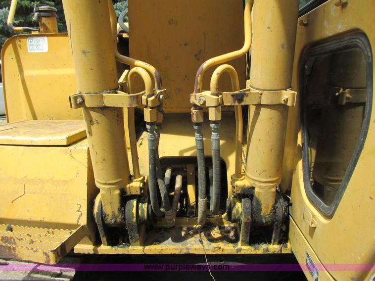 image for item I3874 1994 John Deere 490E excavator