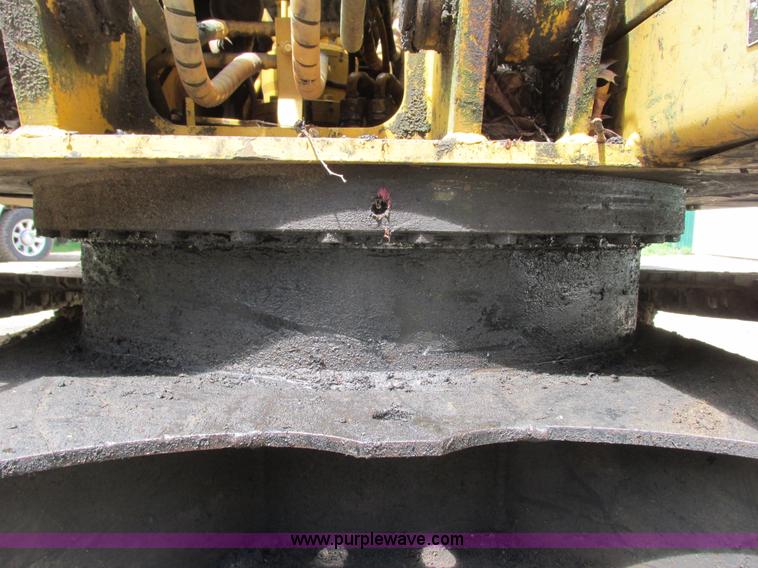 image for item I3874 1994 John Deere 490E excavator