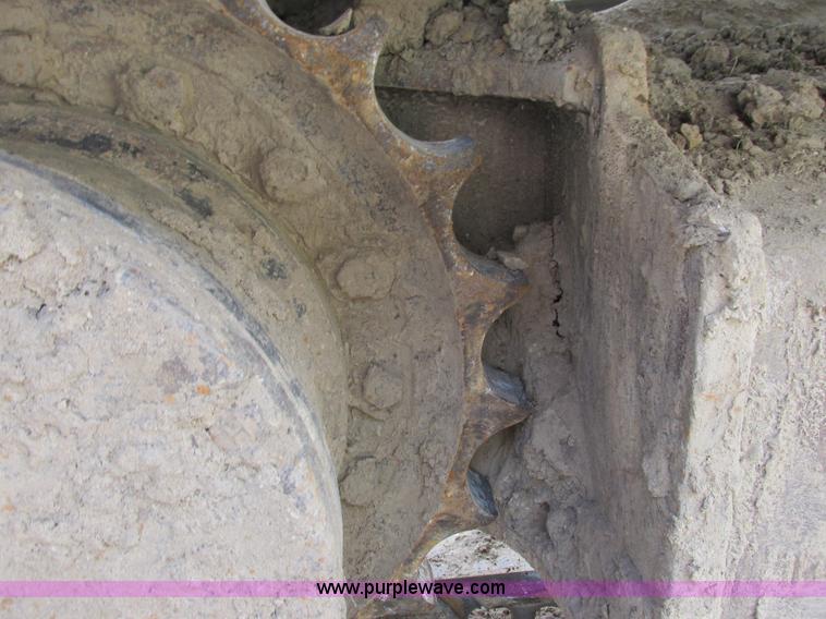 image for item I3874 1994 John Deere 490E excavator