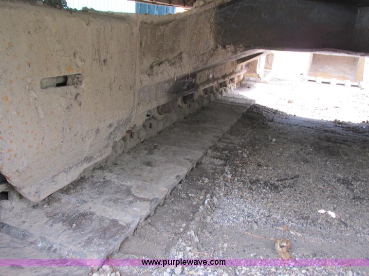 image for item I3874 1994 John Deere 490E excavator