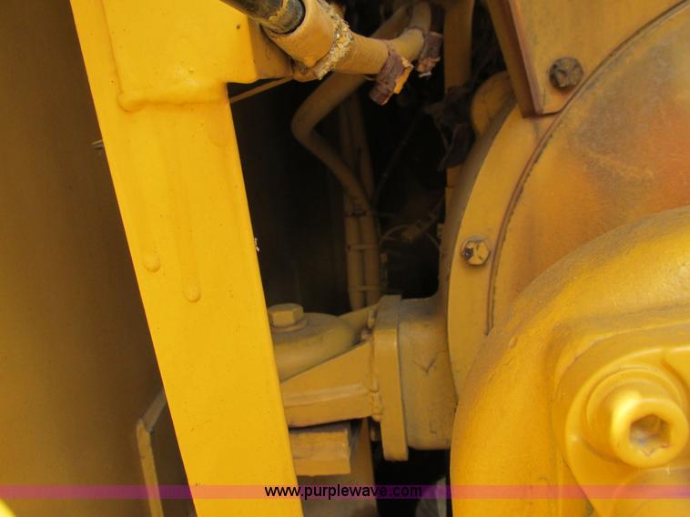 image for item I3874 1994 John Deere 490E excavator