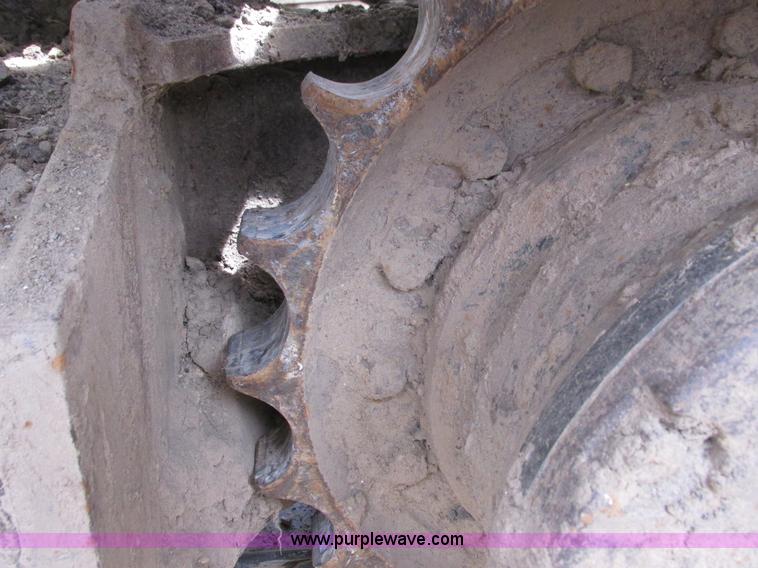 image for item I3874 1994 John Deere 490E excavator