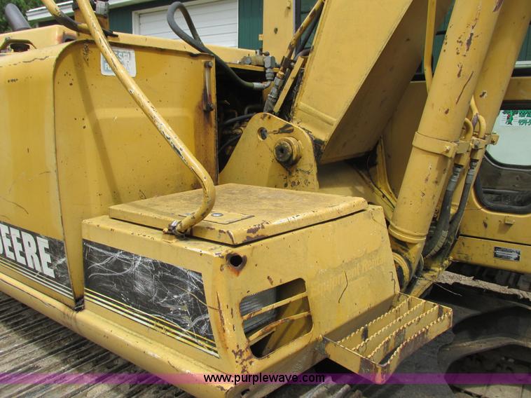 image for item I3874 1994 John Deere 490E excavator