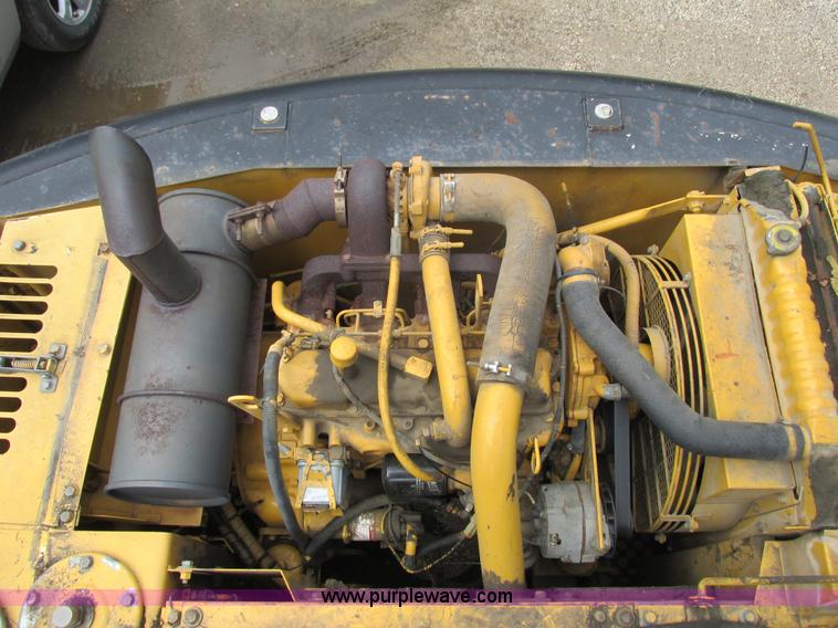 image for item I3874 1994 John Deere 490E excavator