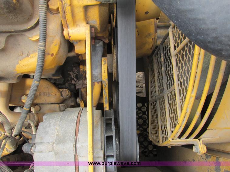 image for item I3874 1994 John Deere 490E excavator