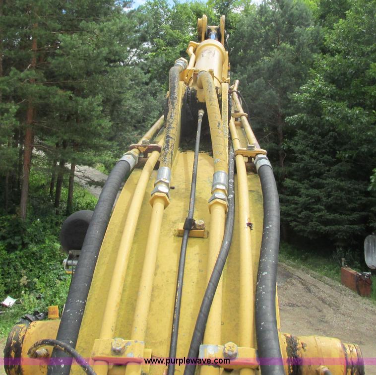 image for item I3874 1994 John Deere 490E excavator