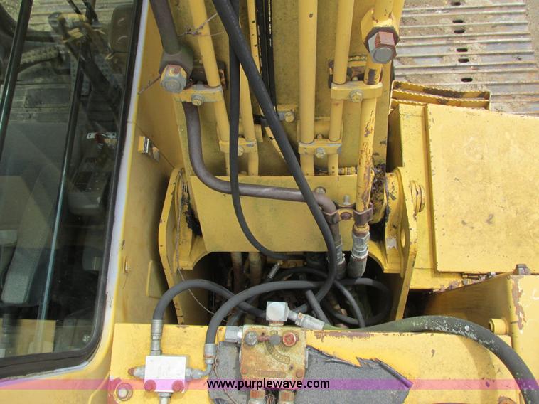 image for item I3874 1994 John Deere 490E excavator