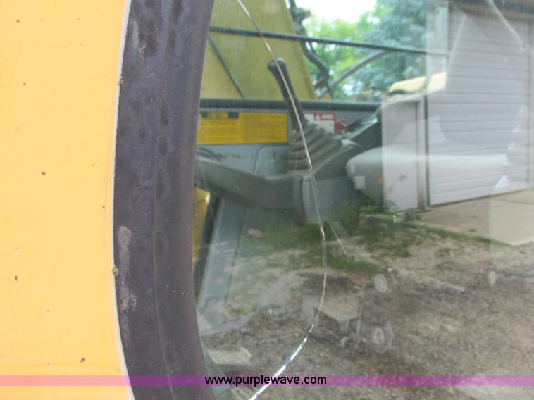 image for item I3874 1994 John Deere 490E excavator