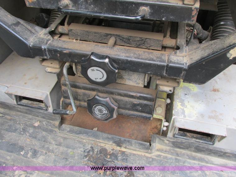 image for item I3874 1994 John Deere 490E excavator