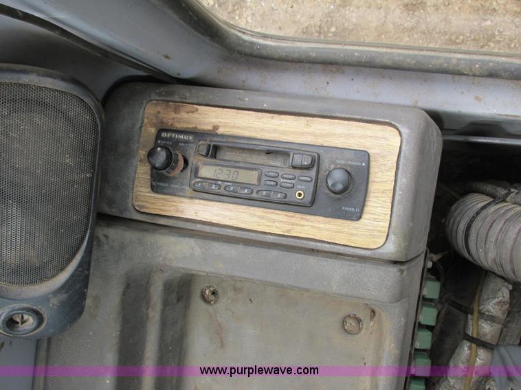 image for item I3874 1994 John Deere 490E excavator