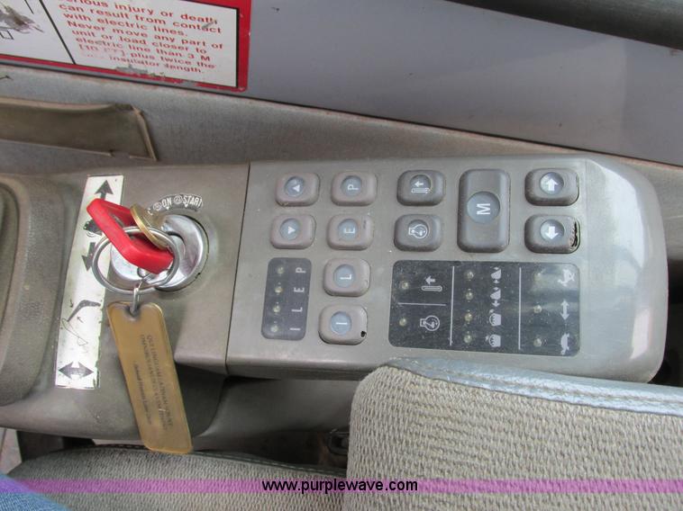 image for item I3874 1994 John Deere 490E excavator