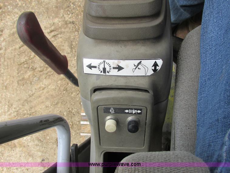 image for item I3874 1994 John Deere 490E excavator