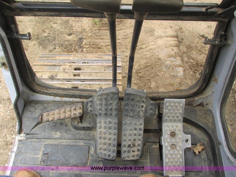 image for item I3874 1994 John Deere 490E excavator