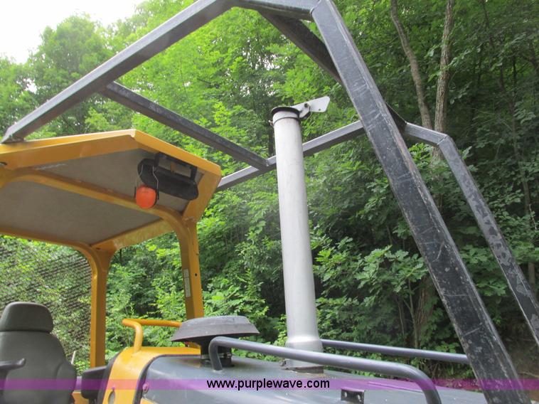 image for item I3875 2000 John Deere 450H LGP dozer