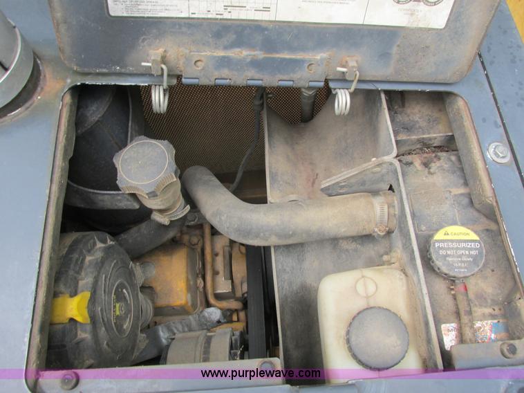 image for item I3875 2000 John Deere 450H LGP dozer