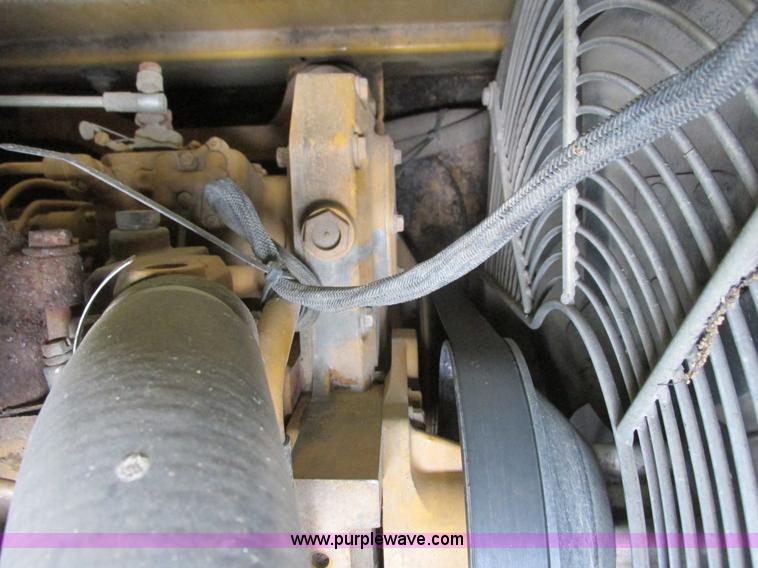 image for item I3875 2000 John Deere 450H LGP dozer