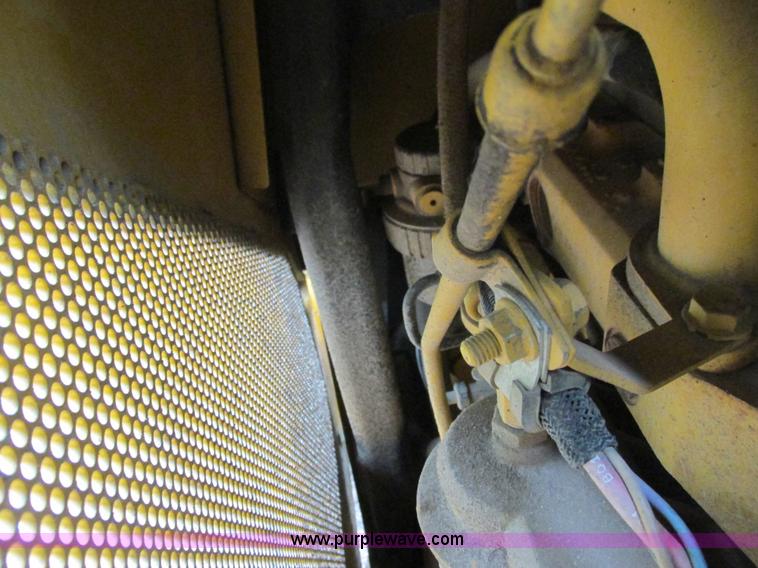 image for item I3875 2000 John Deere 450H LGP dozer