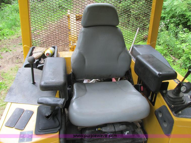 image for item I3875 2000 John Deere 450H LGP dozer