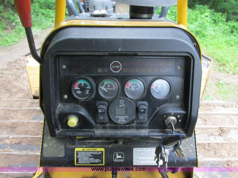 image for item I3875 2000 John Deere 450H LGP dozer