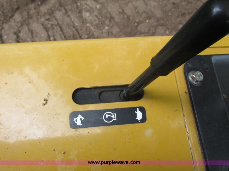 image for item I3875 2000 John Deere 450H LGP dozer