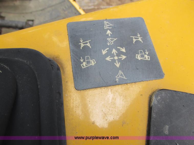 image for item I3875 2000 John Deere 450H LGP dozer