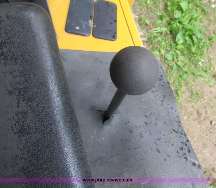 image for item I3875 2000 John Deere 450H LGP dozer