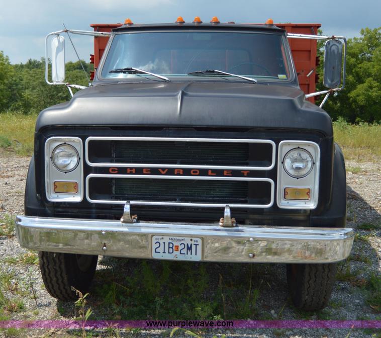 image for item I6489 1971 Chevrolet C60 dump truck