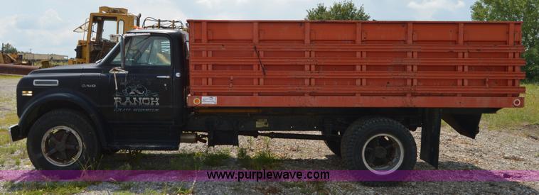 image for item I6489 1971 Chevrolet C60 dump truck