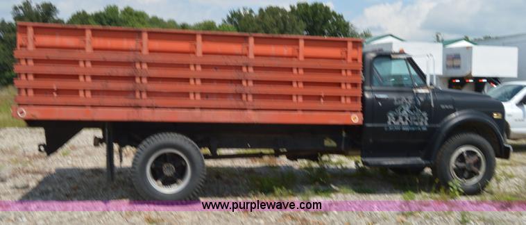 image for item I6489 1971 Chevrolet C60 dump truck