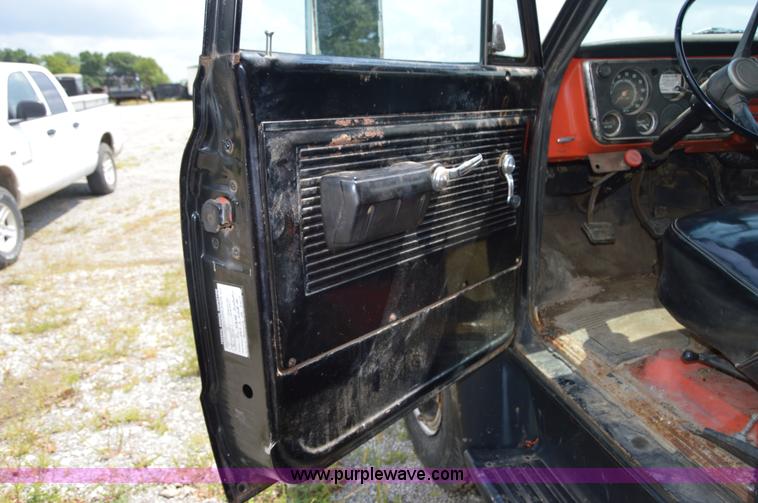 image for item I6489 1971 Chevrolet C60 dump truck