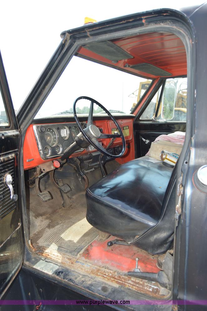 image for item I6489 1971 Chevrolet C60 dump truck