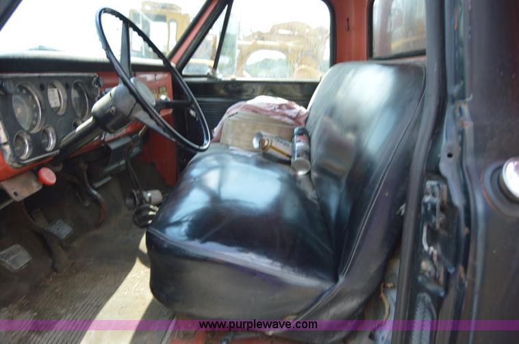 image for item I6489 1971 Chevrolet C60 dump truck