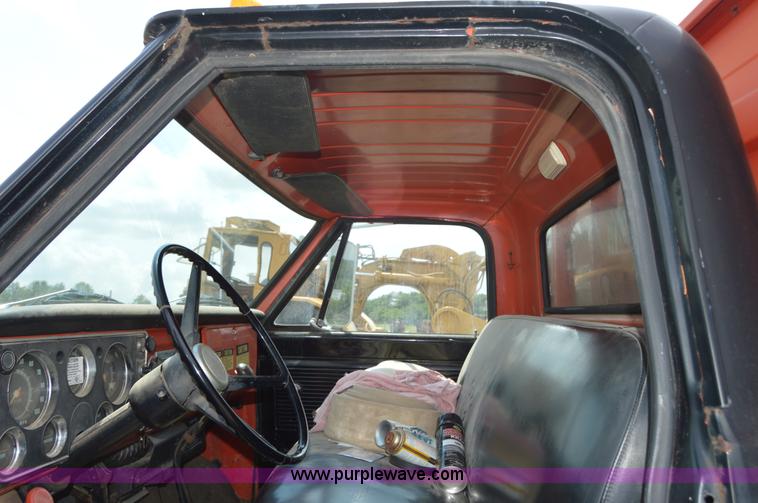 image for item I6489 1971 Chevrolet C60 dump truck