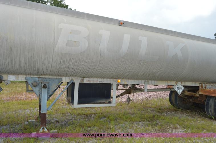 image for item I6490 1975 Trailmobile F1454CCI-4 tank trailer