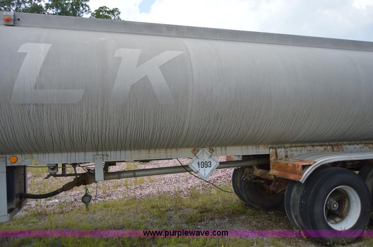 image for item I6490 1975 Trailmobile F1454CCI-4 tank trailer