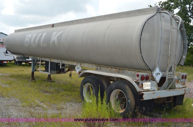 image for item I6490 1975 Trailmobile F1454CCI-4 tank trailer