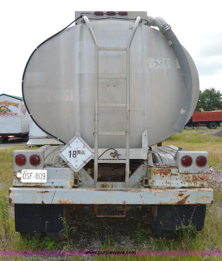 image for item I6490 1975 Trailmobile F1454CCI-4 tank trailer