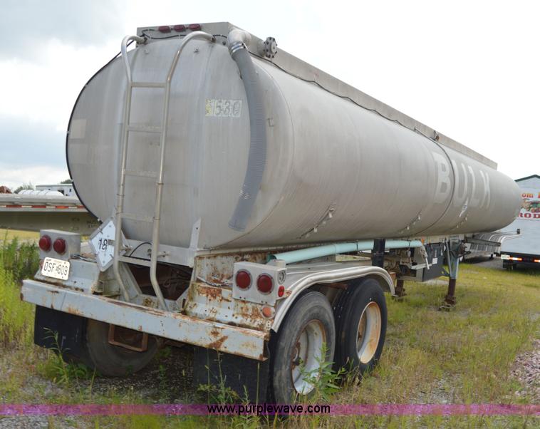 image for item I6490 1975 Trailmobile F1454CCI-4 tank trailer