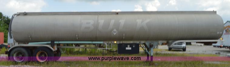 image for item I6490 1975 Trailmobile F1454CCI-4 tank trailer