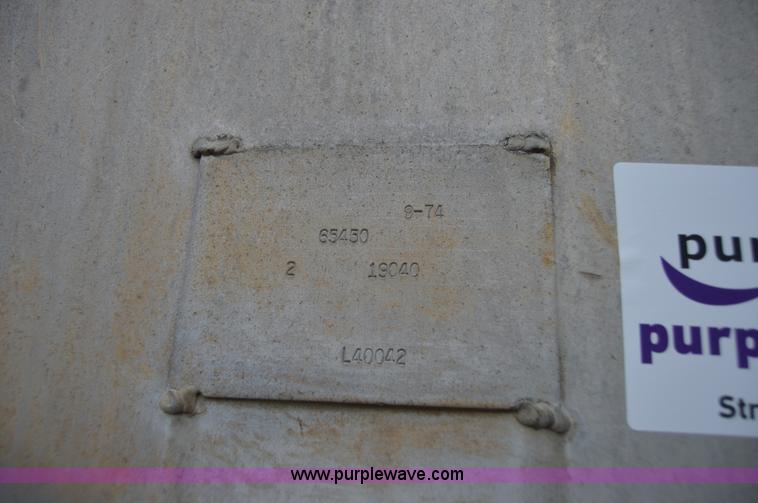 image for item I6490 1975 Trailmobile F1454CCI-4 tank trailer