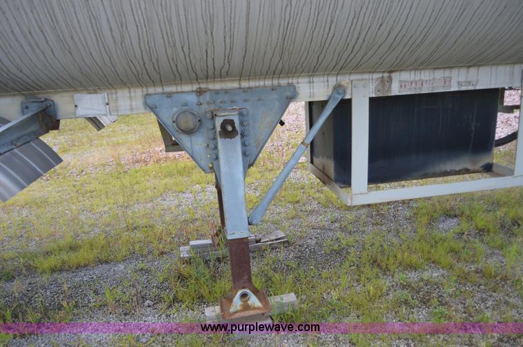 image for item I6490 1975 Trailmobile F1454CCI-4 tank trailer