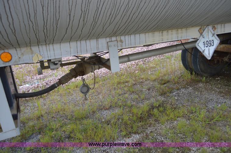 image for item I6490 1975 Trailmobile F1454CCI-4 tank trailer