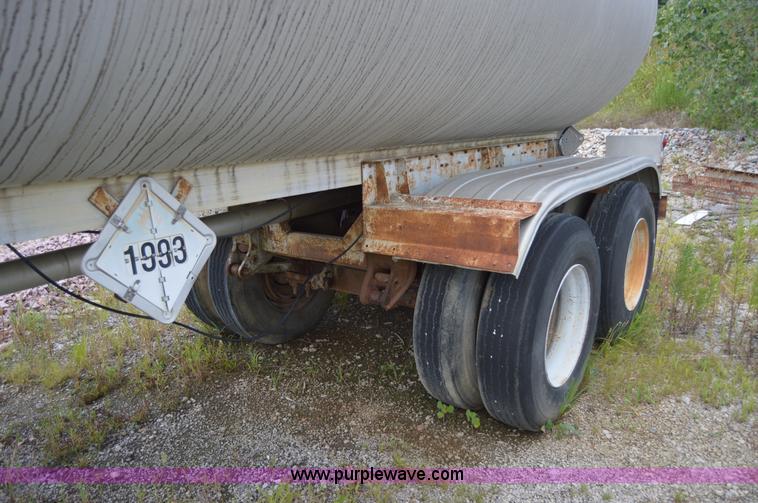 image for item I6490 1975 Trailmobile F1454CCI-4 tank trailer