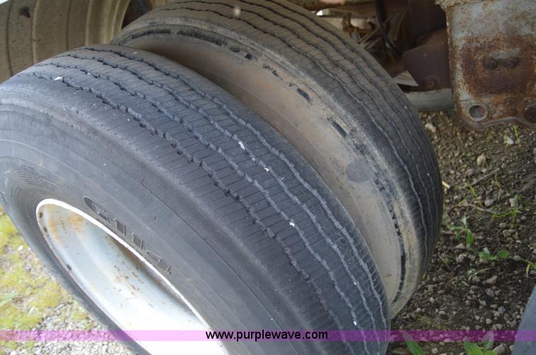 image for item I6490 1975 Trailmobile F1454CCI-4 tank trailer