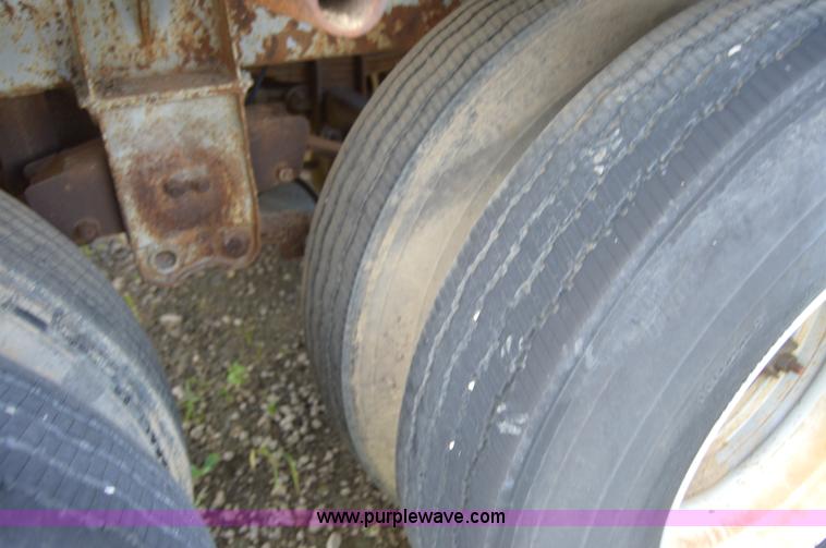 image for item I6490 1975 Trailmobile F1454CCI-4 tank trailer