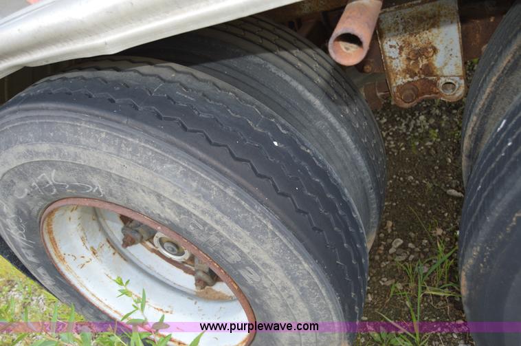 image for item I6490 1975 Trailmobile F1454CCI-4 tank trailer