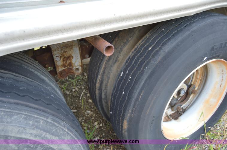 image for item I6490 1975 Trailmobile F1454CCI-4 tank trailer