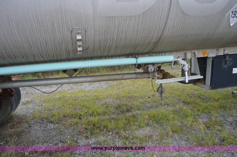 image for item I6490 1975 Trailmobile F1454CCI-4 tank trailer