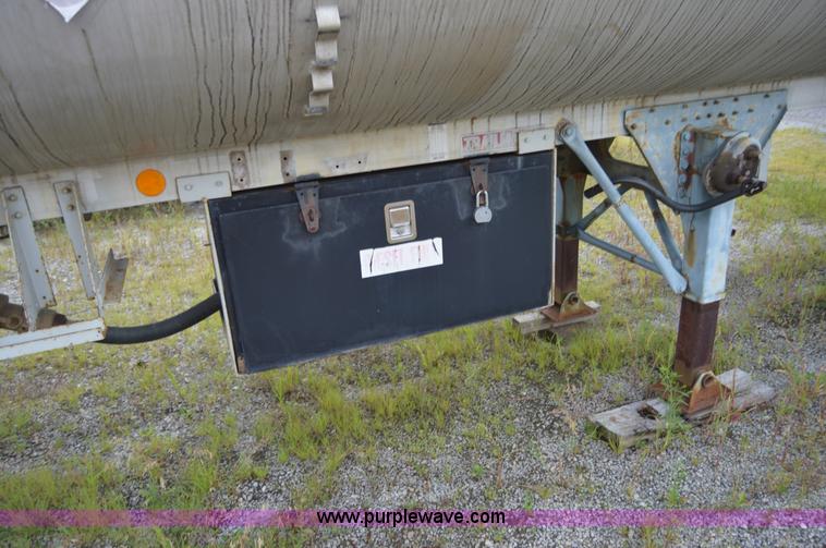 image for item I6490 1975 Trailmobile F1454CCI-4 tank trailer